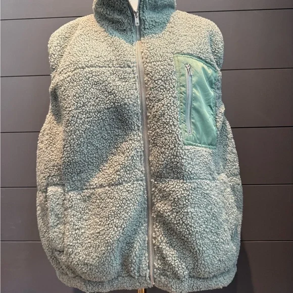 Magnolia Boutique Plush Sage Green Sherpa Zip Up Vest Cozy Layering Warm - Picture 3 of 9